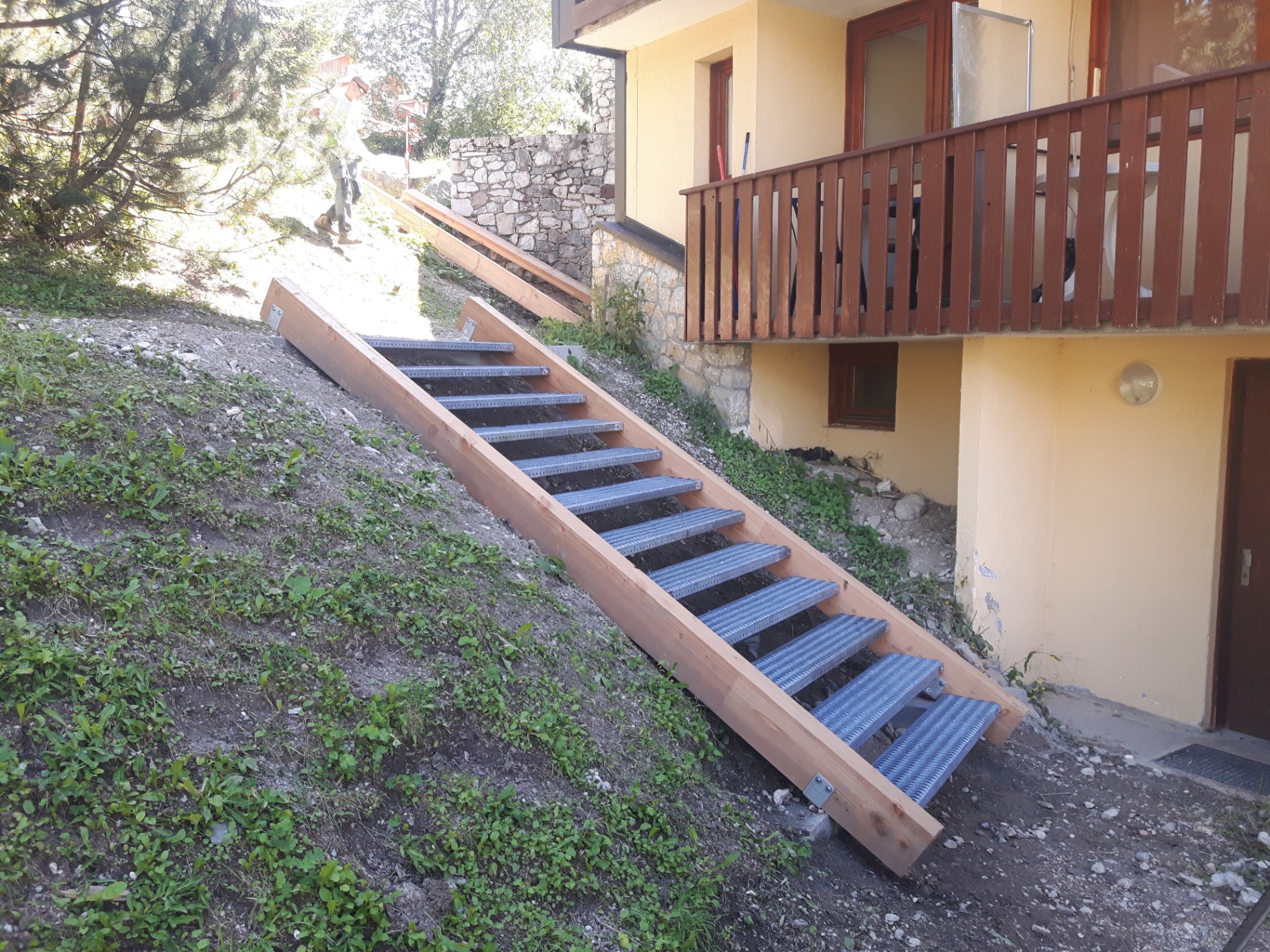 Création d'escalier extérieur sur terrain en pente
